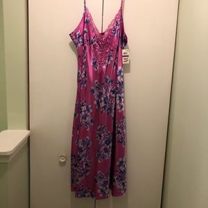 New with Tags-Women’s Long Chemise💋💋🔥